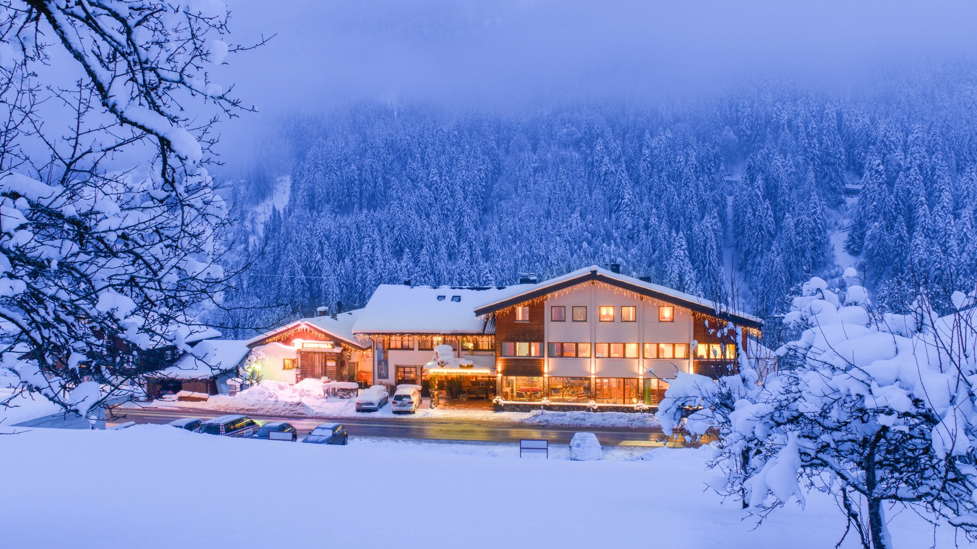 Traumhaft Winterlich Ihr persönliches Wellnesshotel in St. Gallenkirch im Montafon für Erwachsene ab 14 Jahren: Ruhig, genussvolle Gourmetküche. Winter erleben im Grandau